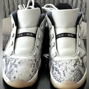 Retro Jordan 11 Lows “Snake Light Bone” Sz 13 Gray/Tan/White